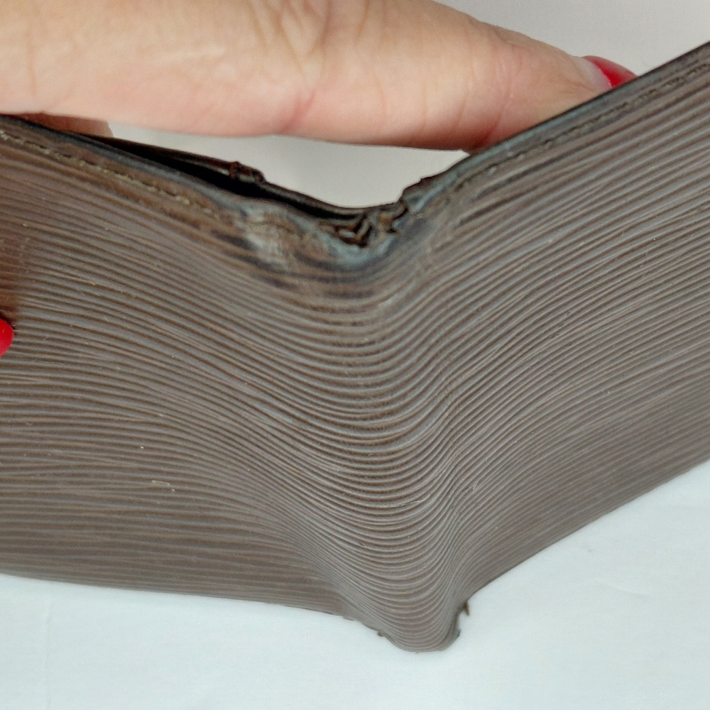 Louis Vuitton Epi Leather Bifold Wallet - Picture 13 of 16